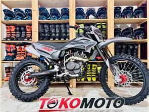 {{productViewItem.photos[photoViewList.activeNavIndex].Alt || productViewItem.photos[photoViewList.activeNavIndex].Description || 'Мотоцикл эндуро FX MOTO YZ-300 (красный)'}}