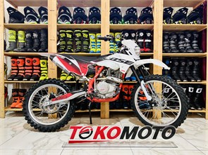 {{photo.Alt || photo.Description || 'Кроссовый мотоцикл BSE Z3.00 21/18 JumpFury Red/White'}}